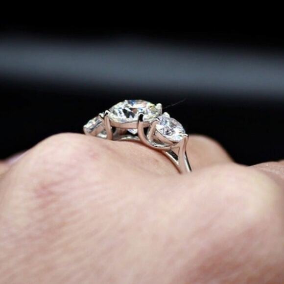 Three Stones 925 Silver 2ct Moissanite Cubic Zirconia Ring Size 9 - Picture 2 of 10